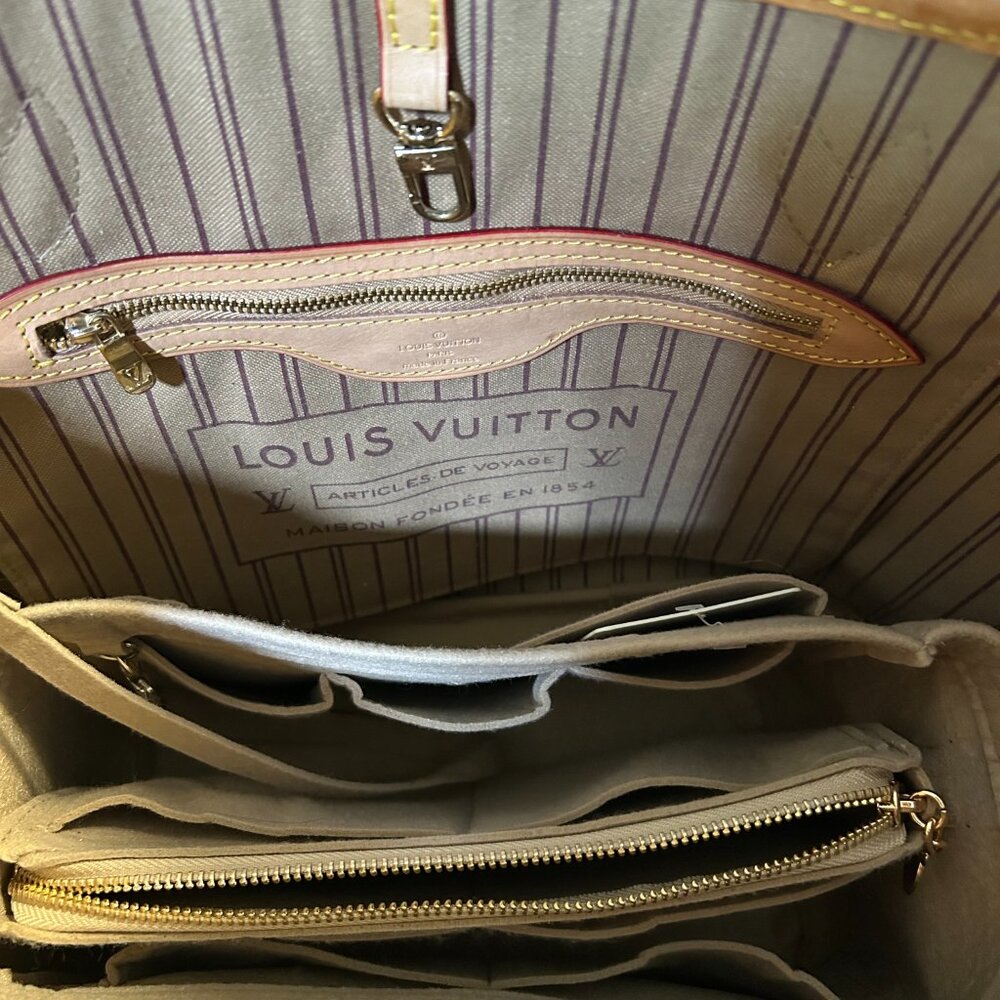 Louis Vuitton Neverfull Tote - Picture 4 of 4